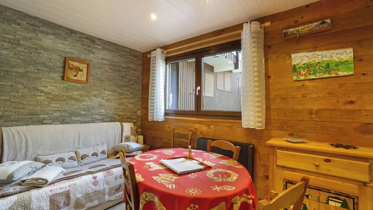 Villarodin-Bourget Apartment | Studio 'Les Airelles 32' with Mountain View and Wi-Fi