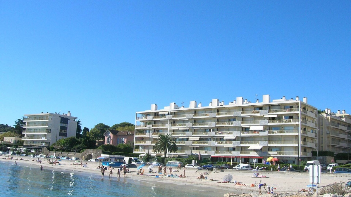 Cap-d'Antibes Apartment | Studio located by the sea