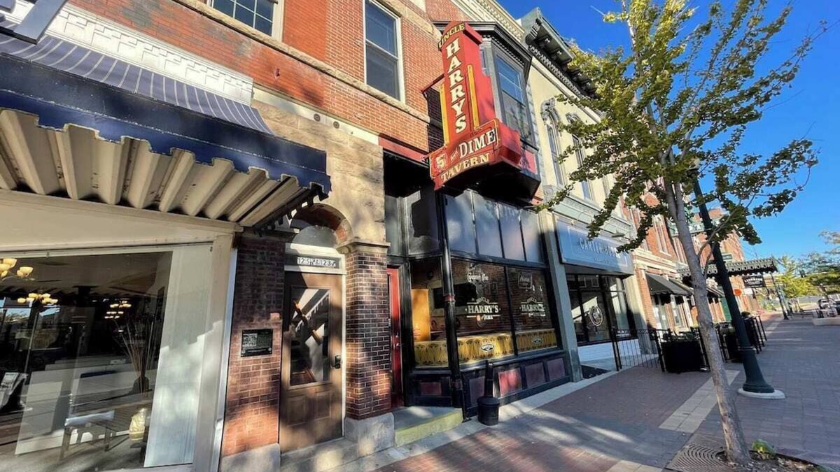 Cedar Falls Apartment | Studio Loft Above Main Street Cedar Falls! Free Downtown Parking!