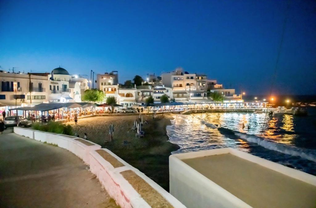 Apollonas House | STUDIO MAIRA seafront in to the blue