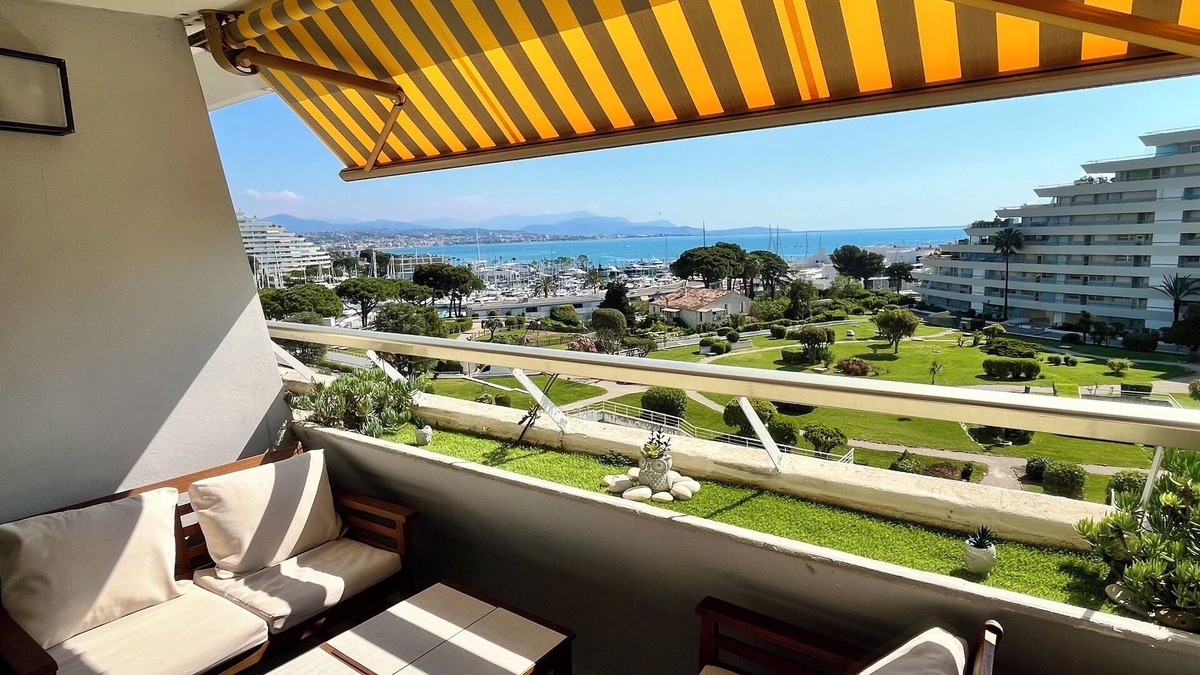 Villeneuve Loubet Beach Apartment | Studio Marina Baie - sea and garden view - air conditioning