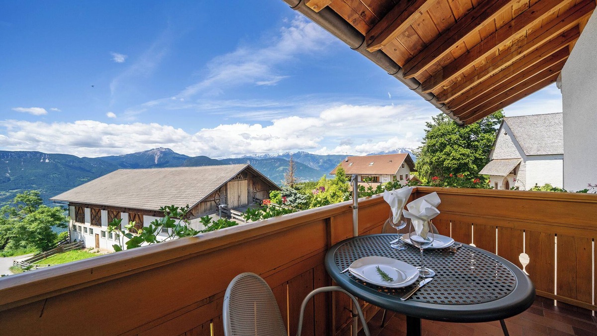 Salonetto Apartment | Studio 'Meran' with Mountain View, Shared Terrace and Wi-Fi