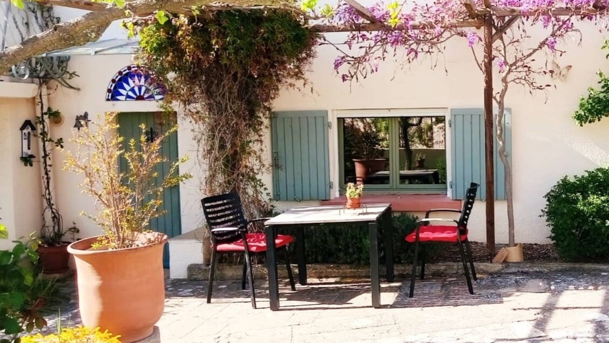 Sagries Apartment | Studio meublé de vacances, very quiet in nature and culture ancient and modern