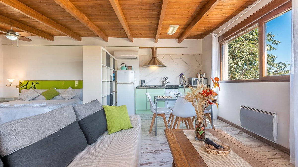 Vegas del Genil Apartment | Studio 'Mirador' with Mountain View, Wi-Fi and Air Conditioning