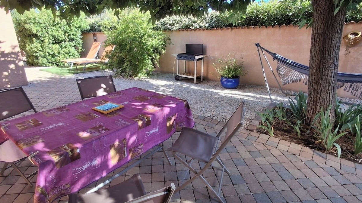 Pierrefeu-du-Var Apartment | Studio near HYÈRES promotion - 20.% in August