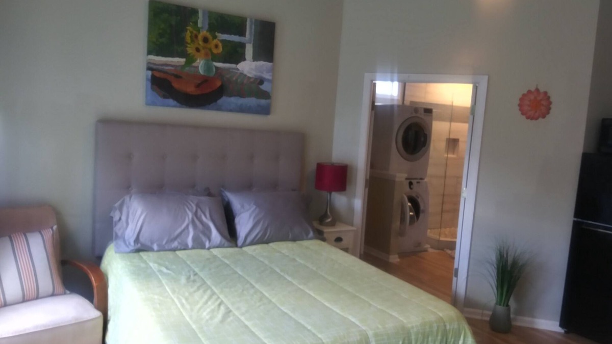 Mount Pleasant House | Studio near near Isle of Palm Beach