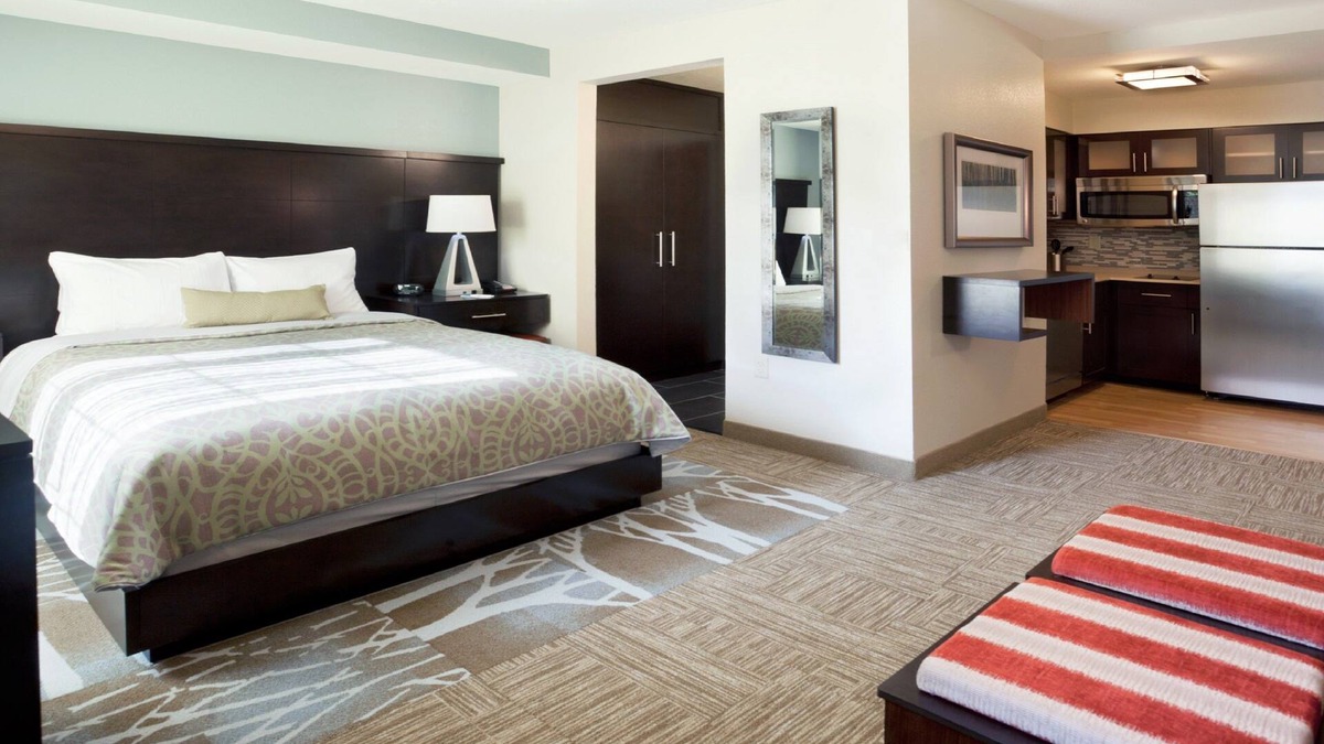 Lexington Apartment | Studio Near U of Kentucky. Free Breakfast. Pool. Gym.