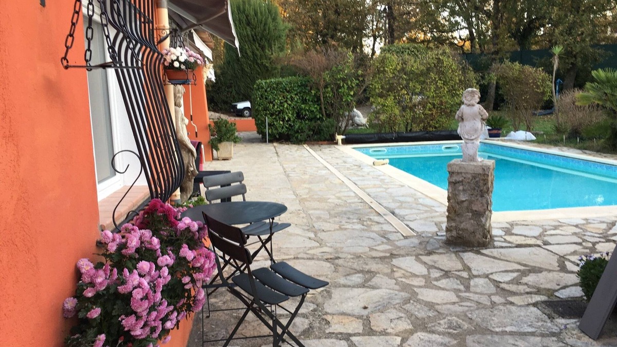 Valbonne House | Studio Neuf Dans une Villa