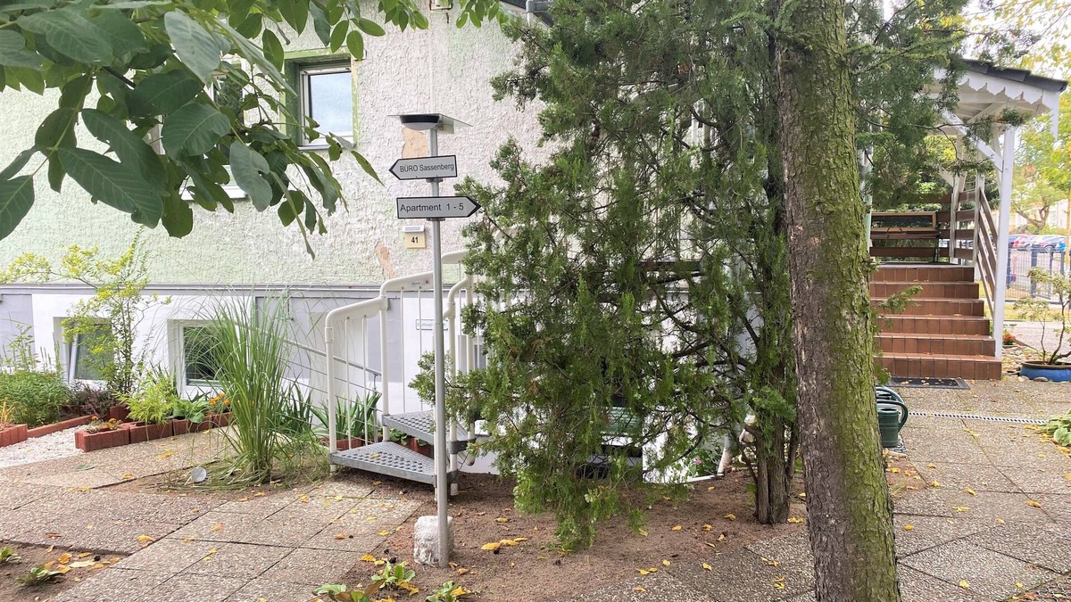 Wilhelmstadt Apartment | Studio no. 7, basement (24sqm) in green Spandau (13sqm)