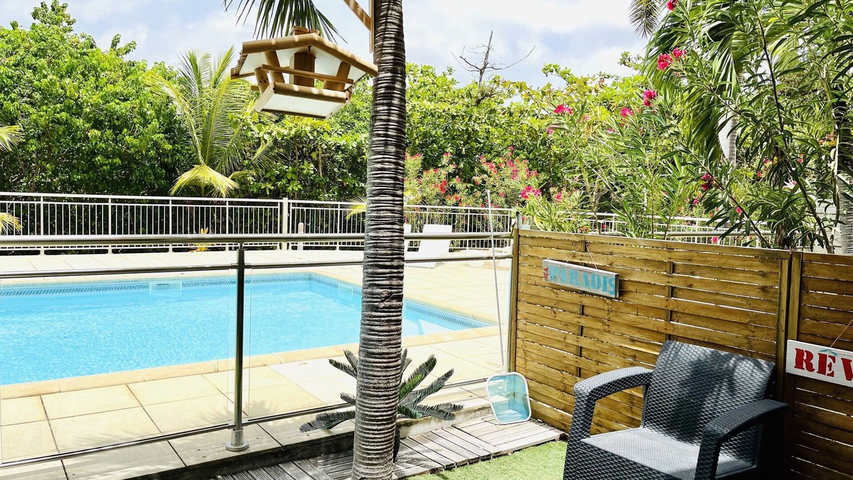 Orient Bay Apartment | Studio ô Soleil, in the heart of Orient Bay Park, on the beach