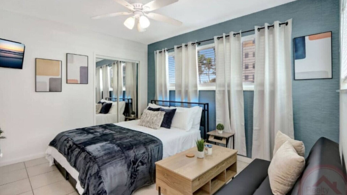 Hollywood Apartment | Studio Oasis near Hollywood Boardwalk