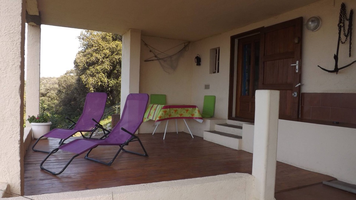 Corbara Apartment | STUDIO on the ground floor of a house on wooded grounds private parking