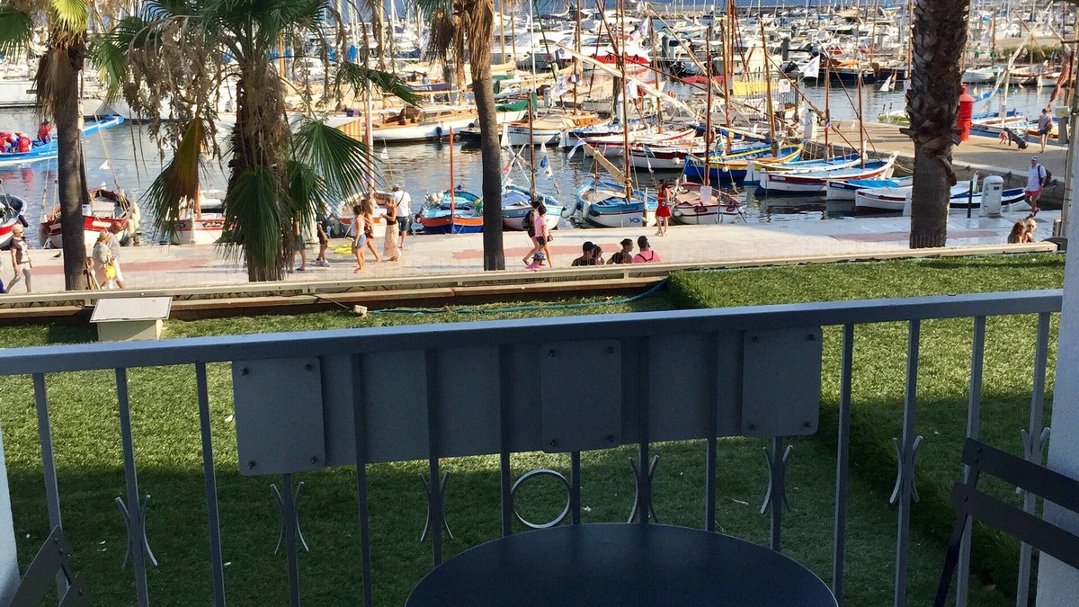 Sanary-sur-Mer Apartment | Studio on the port Sanary Sur Mer