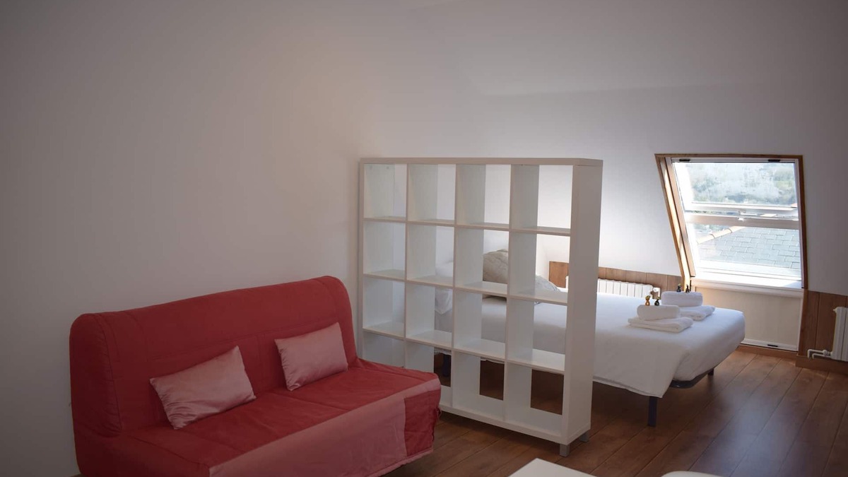 Portomarin Apartment | Studio Penthouse La Casa de Manuel, is located in Portomarín, 22km from Sarria.