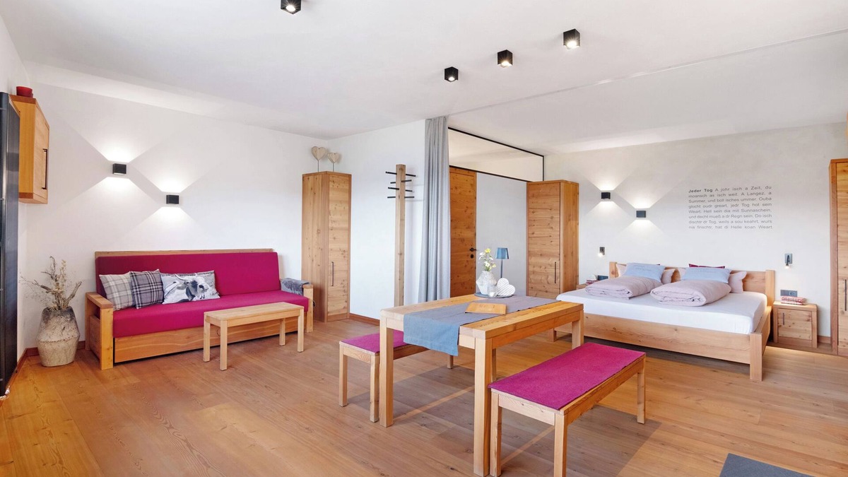 Laudes Apartment | Studio 'Röfen Mittelröfen' with Mountain View, Shared Terrace and Wi-Fi