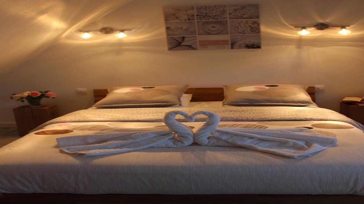 Chateauvieux Apartment | Studio Romance less than 10 minutes from Beauval Zoo