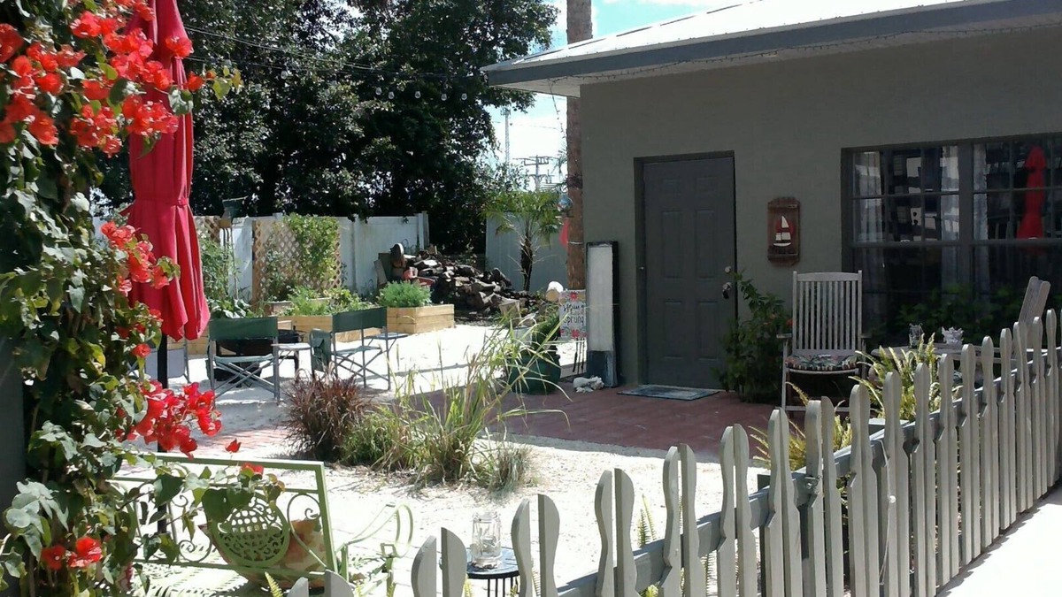 Arcadia Historic District House | Studio room on an historic property near the historic downtown