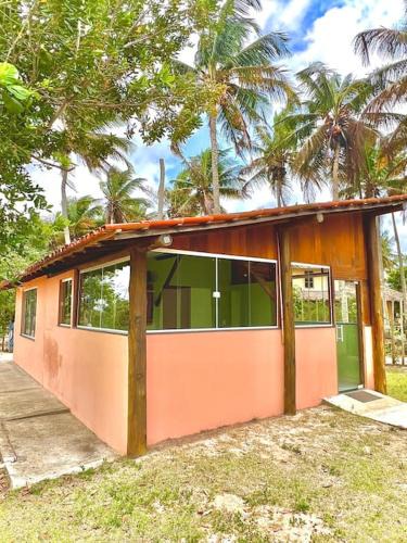 Caravelas House | Studio Salmão, beira da água, área Gourmet - Mar Doce!