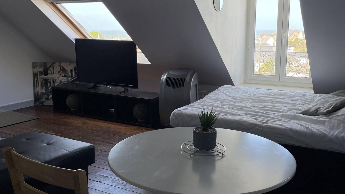 Donville-les-Bains Apartment | Studio, SEA VIEW. 300m from the beach