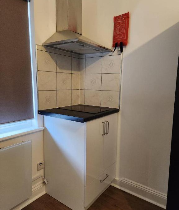 Stone Apartment | Studio - Sleeps 2 - Parking - Wifi