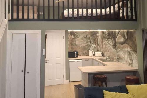 Blessington Apartment | Studio - Sleeps 4 - Garden - Parking - Wifi