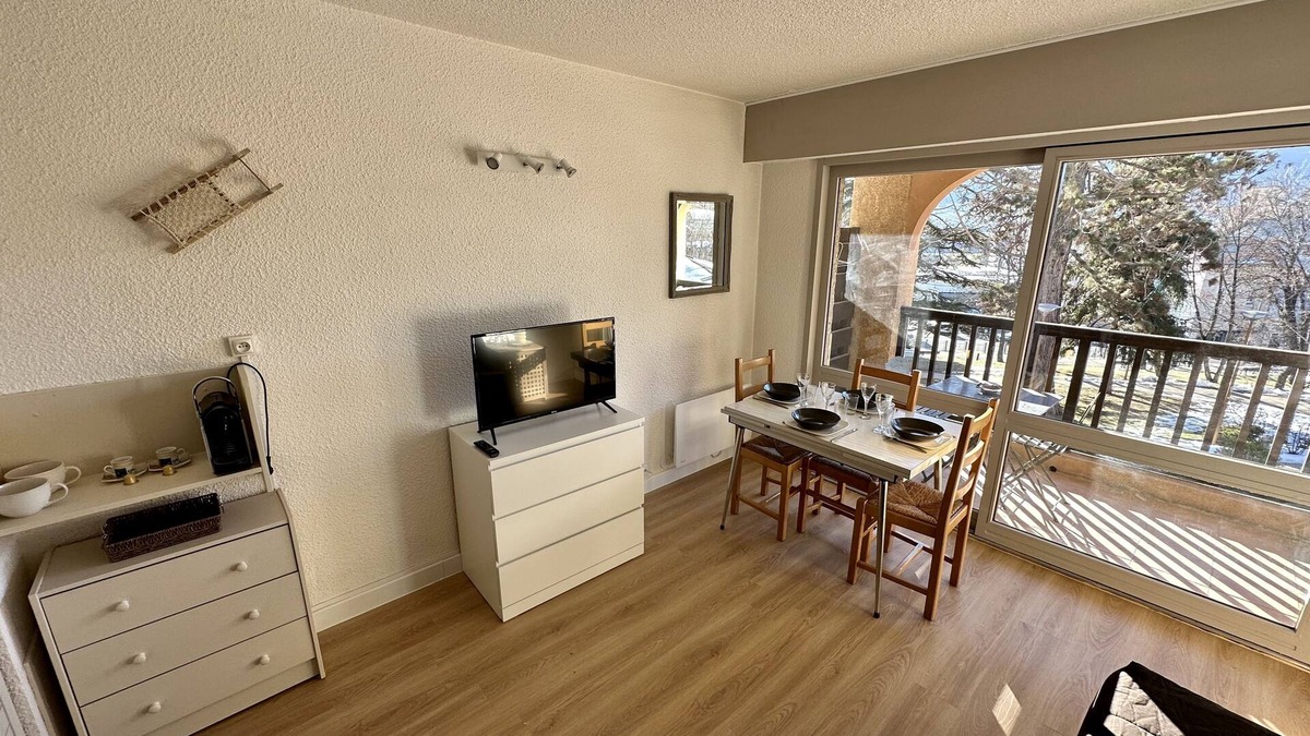 Briancon Apartment | Studio south terrace mountain view