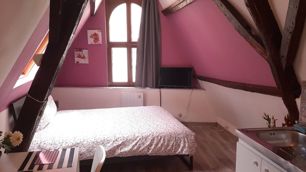 Ilot Sacre Apartment | Studio-Standard-Ensuite with Bath-STUDIO 3D