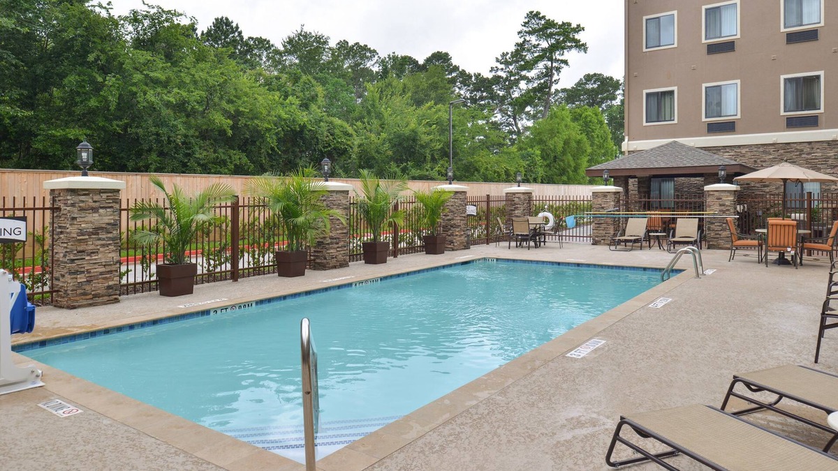 Tomball Apartment | Studio Suite in Tomball | Shared Outdoor Pool + 24h Fitness Center