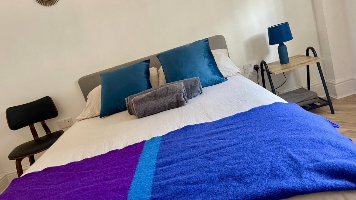 Hackney Downs Apartment | Studio-Superior-Private bathroom with shower.