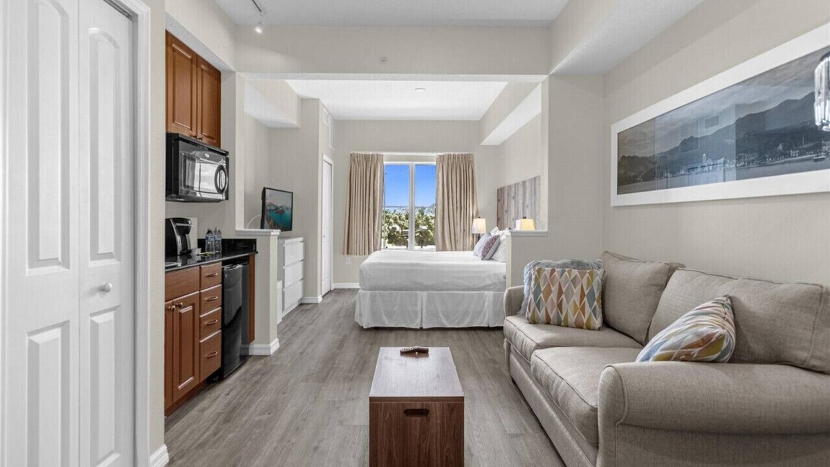 Florida Center Apartment | Studio · The point Studio 10 min Universal