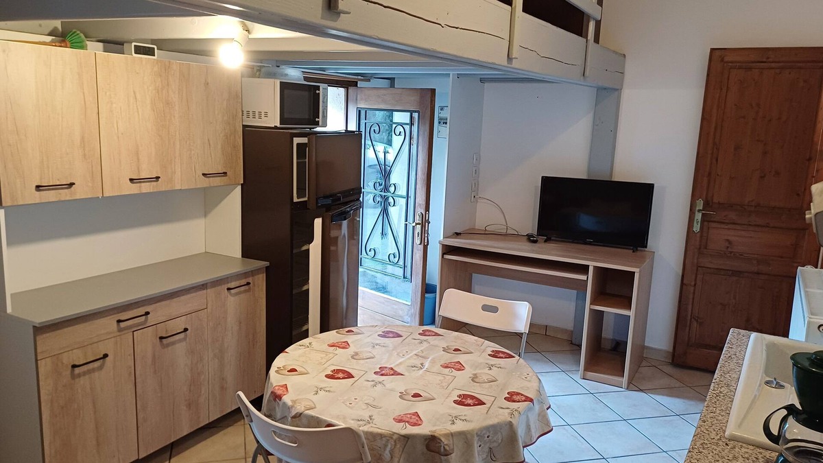 Pionsat Apartment | Studio type gite with living room and mini-kitchen, shower room with WC.