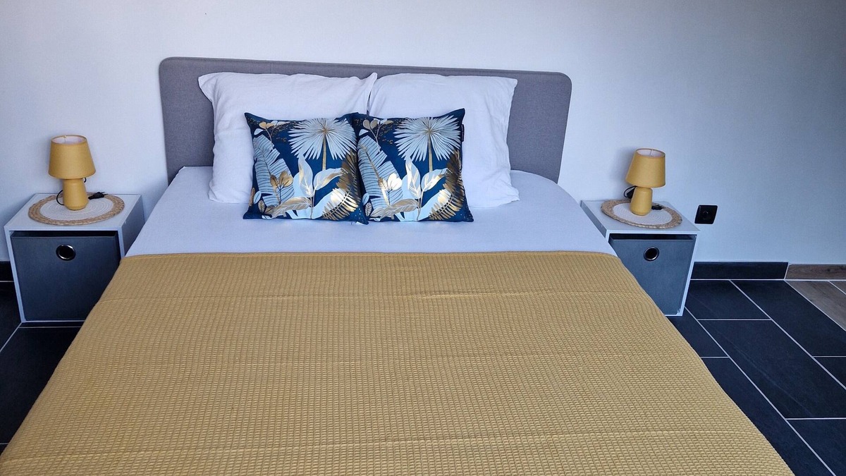 Saint-Amand-Montrond Apartment | Studio Vacances 2 Pers