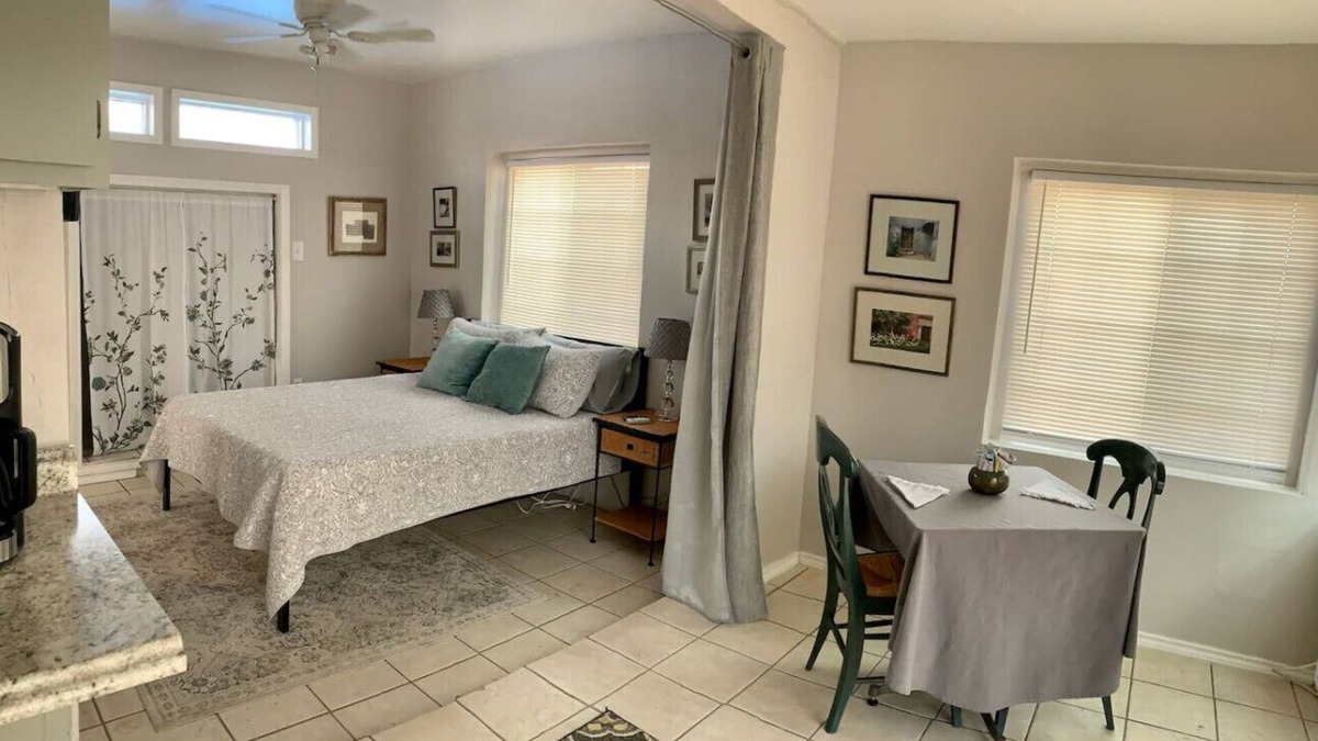 Mesilla Park House | Studio w/queen bed, pets ok, 3 min to Farmer's mkt