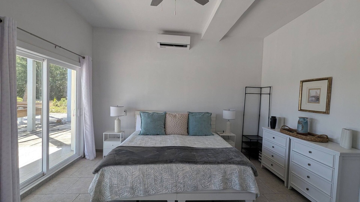 Schooner Bay Apartment | Studio,Waterfront,Kayaks,300m to stunning beach & bonefish flats,Boat Hire
