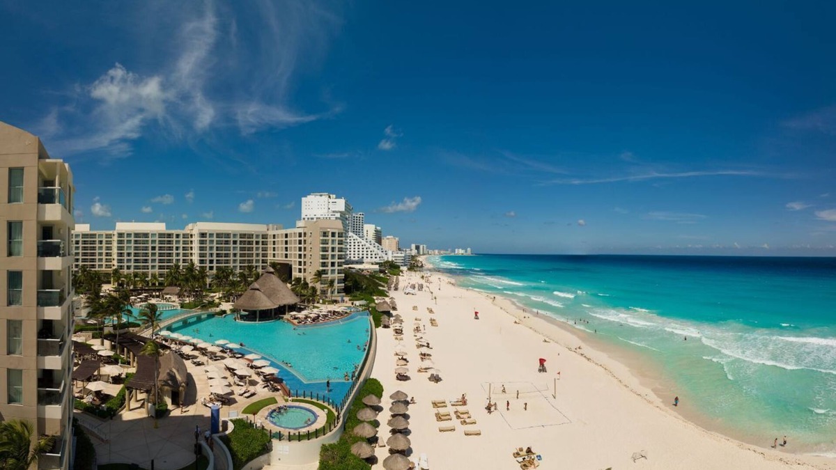 La Isla Apartment | Studio - Westin Lagunamar Resort - Full Resort Access. On the beach.