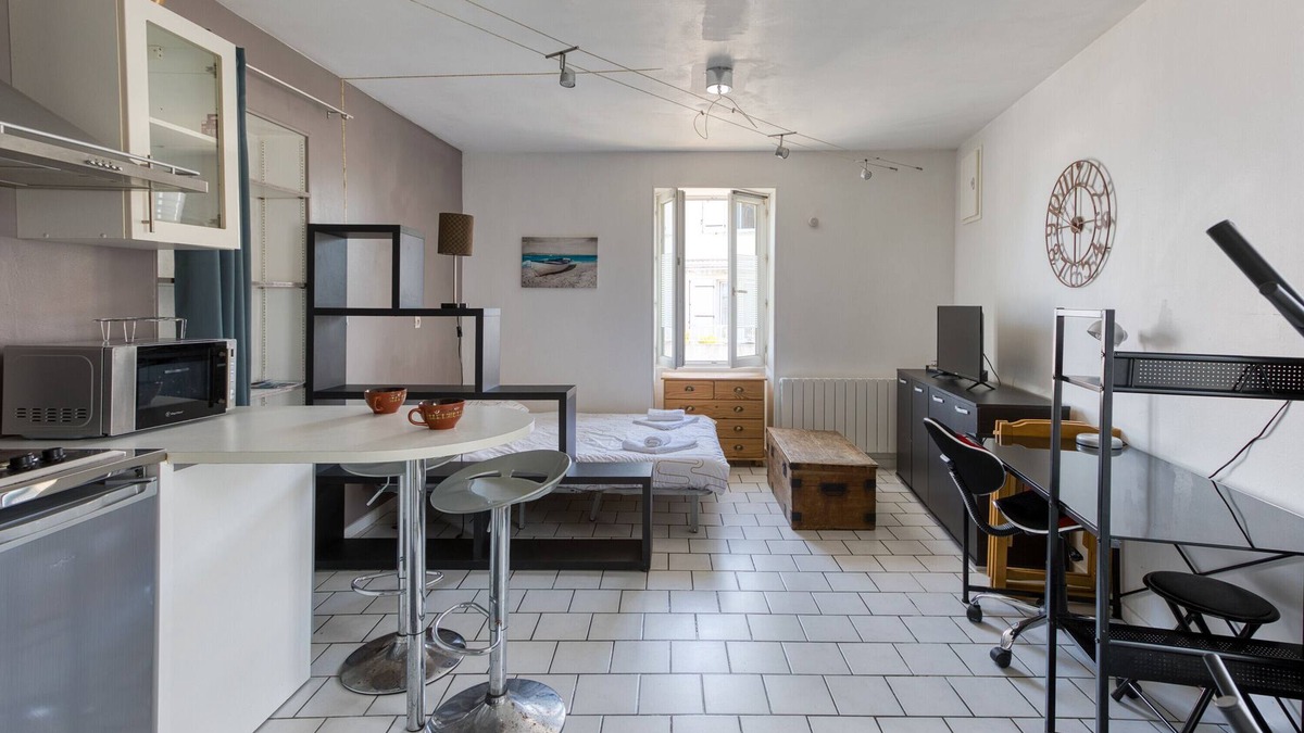 Bourcefranc-le-Chapus Apartment | Studio with Wi-Fi and Air Conditioning