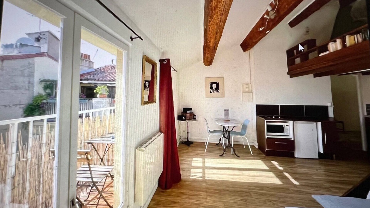 Noailles Apartment | Studio with balcony in the heart of the old town (& 3min walk from the old port)