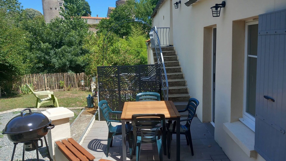 Apremont Apartment | Studio with castle view, 20 minutes from the beach