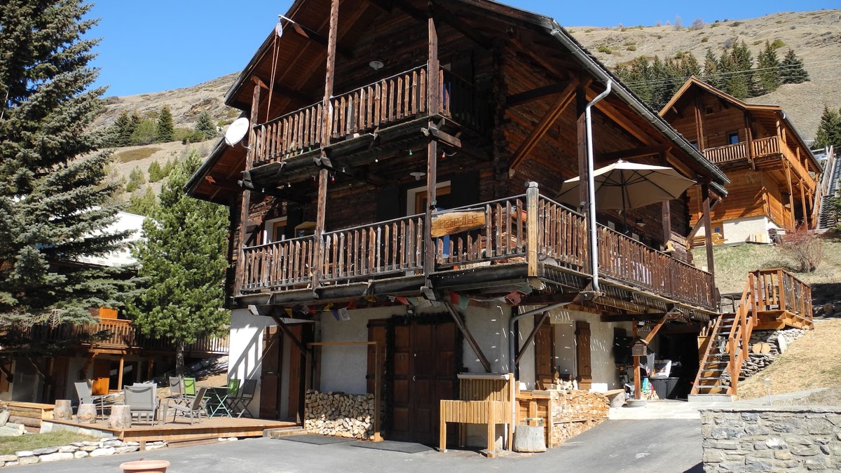 Molines-en-Queyras Apartment | Studio with mountain charm