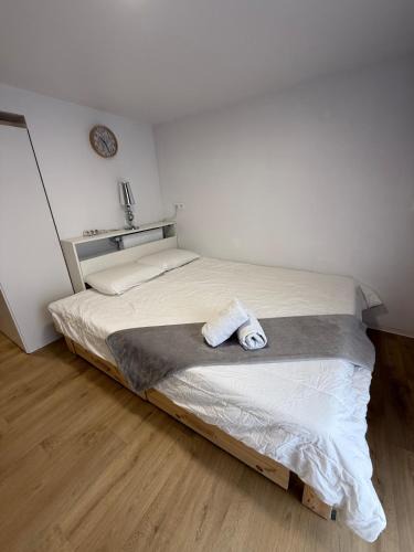 Villerupt Apartment | Studio with Garden
