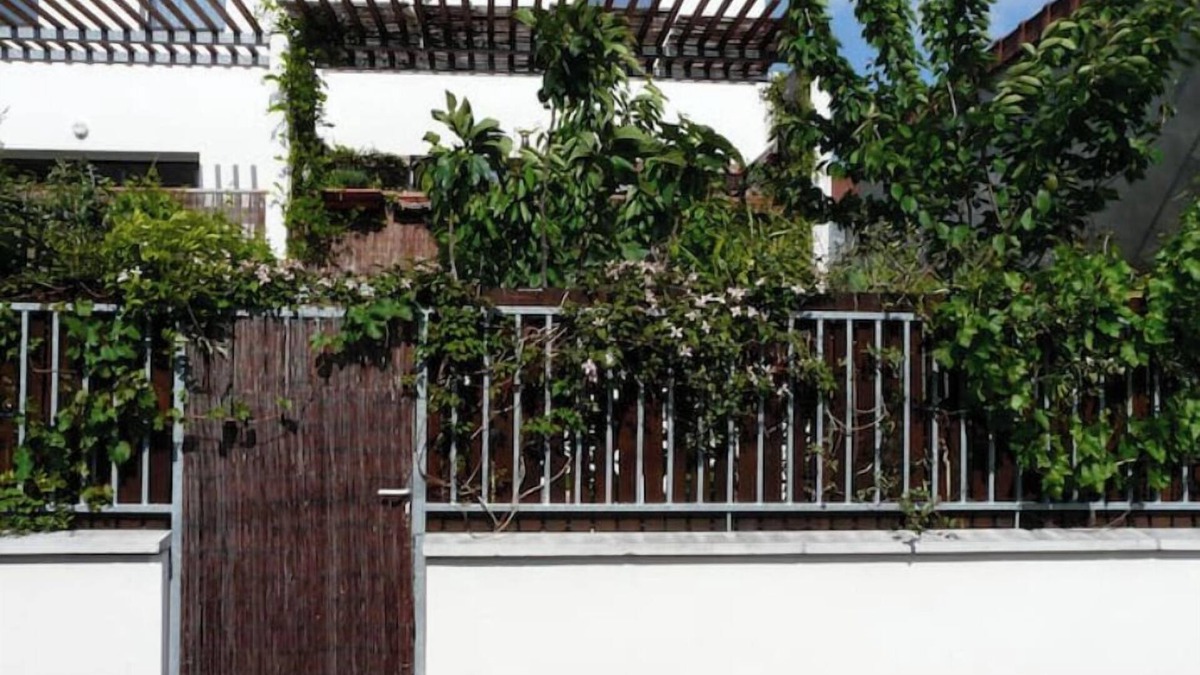 Villejuif Apartment | Studio with garden in a quiet setting just outside Paris