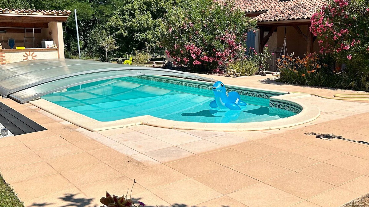 Montayral Apartment | Studio "" with Shared Pool, Wi-Fi and Air Conditioning