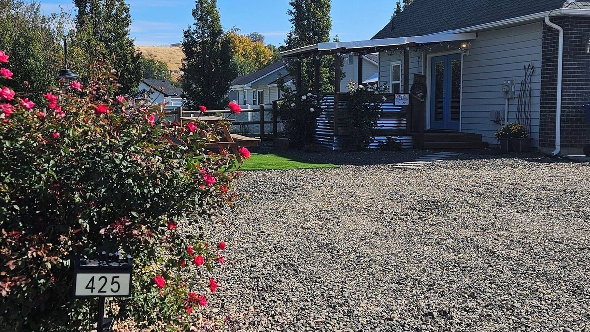 Payette Apartment | Studio with so much to offer! Small family and pet friendly.