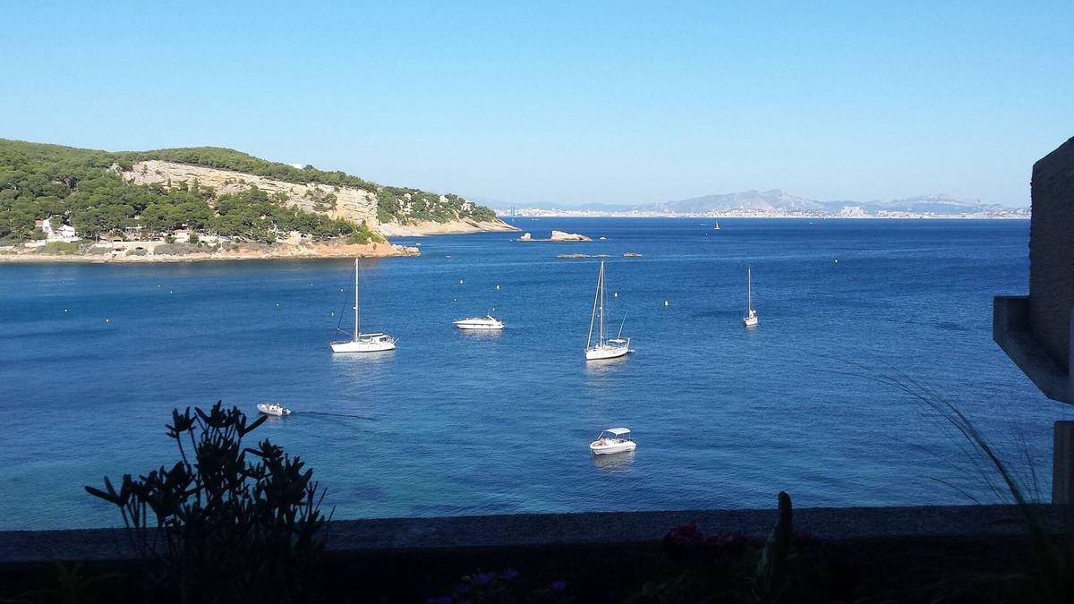 Carry-le-Rouet Apartment | studio with stunning views of the sea and marseille bay