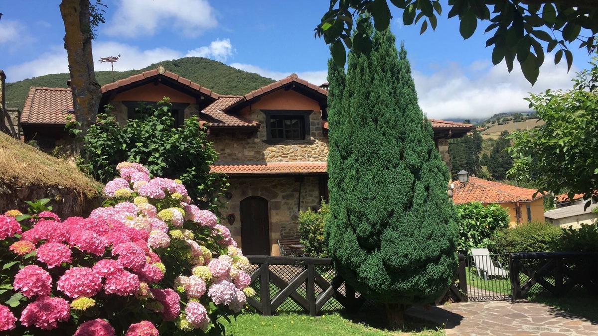 Aliezo Apartment | STUDIO WITH TERRACE AND GARDEN POTES - PICOS DE EUROPA - CANTABRIA