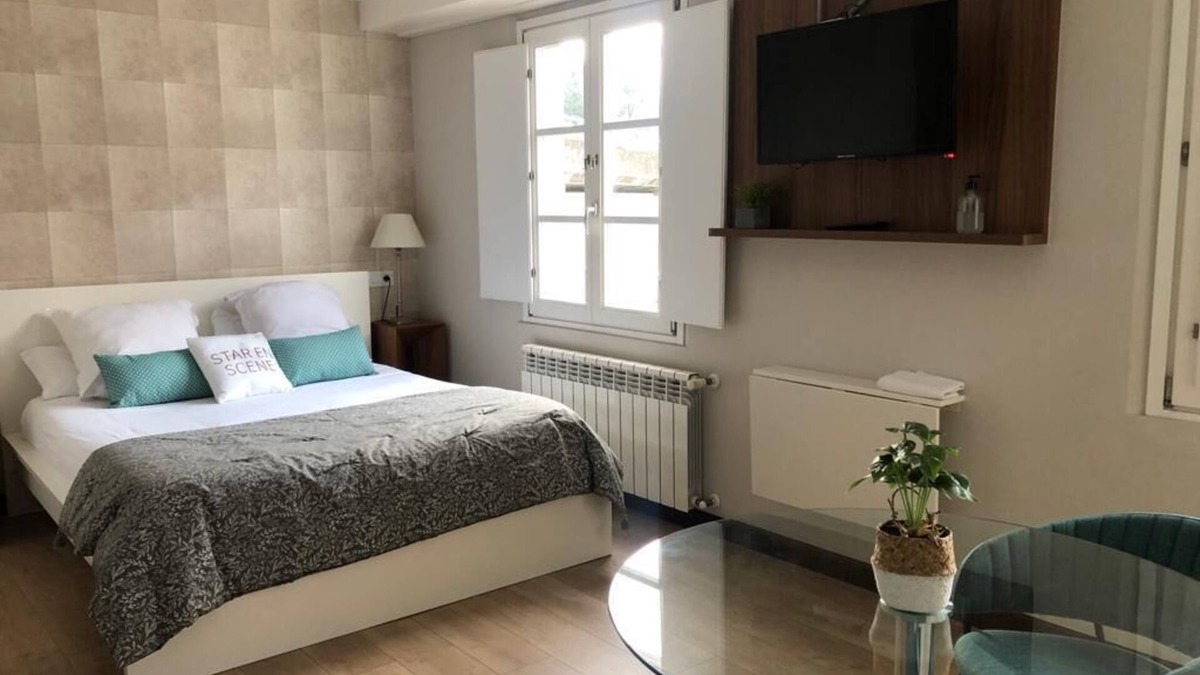 Santiago de Compostela Apartment | Study at 3 min. walking to the cathedral - garden terrace wifi elevator - 2A