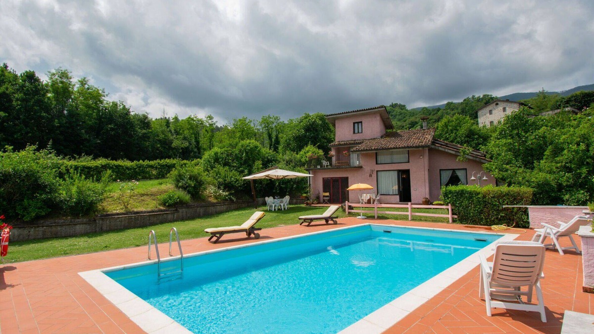 Camporgiano House | Stunning private villa for 6 people with private pool, WIFI, TV and pets allowed