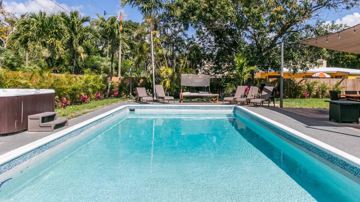 Parkside Resort | STUNING PRIVATE RESORT.10 BEDROOMS 6 FULL BATHS. HEATED POOL .HOT TUB.