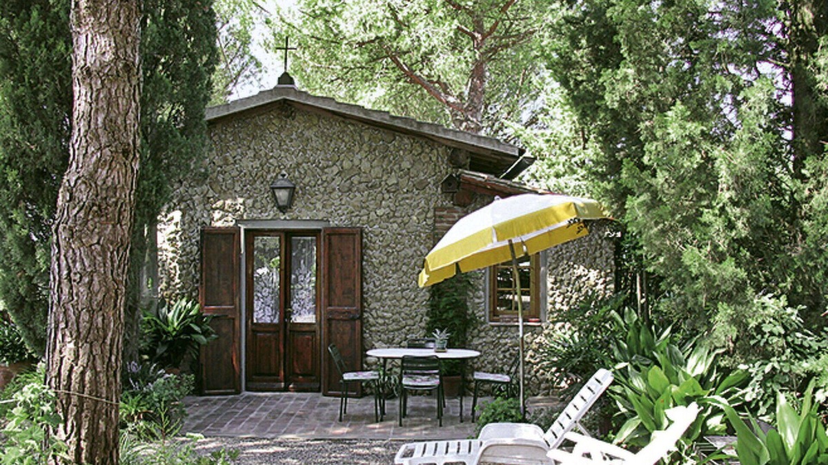 Palaia House | Stunning private villa for 2 guests with TV and terrace