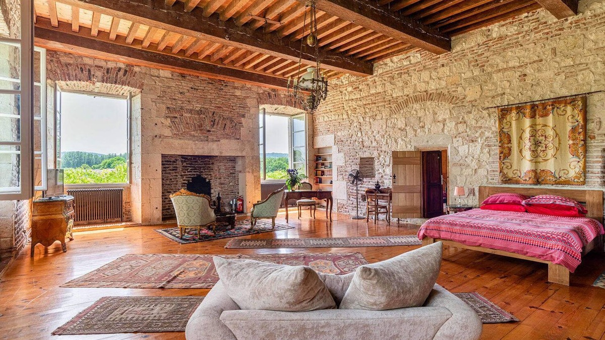 Saint-Sylvestre-sur-Lot House | Stunning Chateau w/ Heated Swimming Pool Sleeps 20
